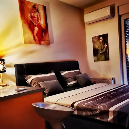 Apartment City アパート